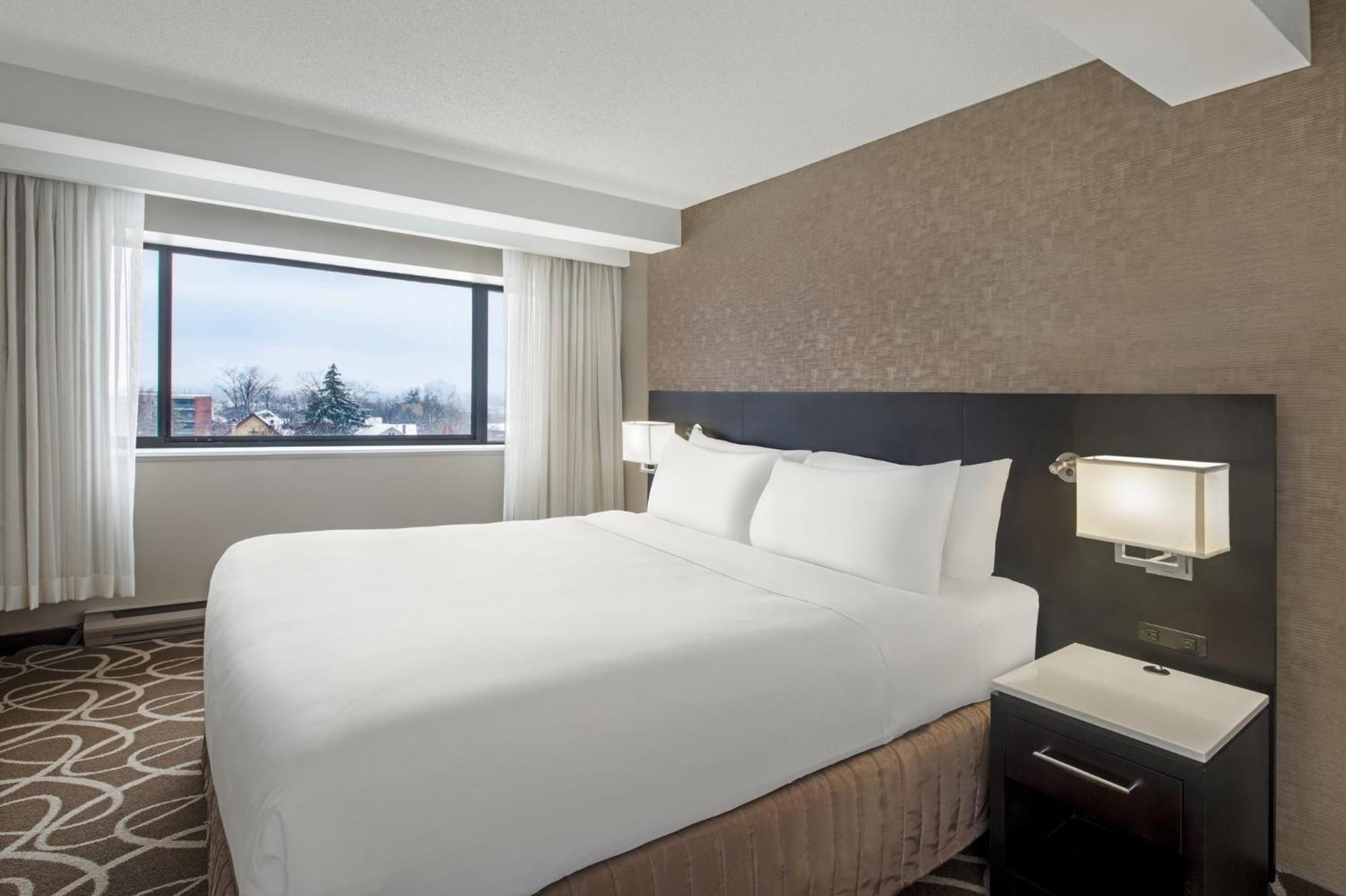 คราวน์ พลาซา คิตเชนเนอร์-วอเตอร์ลู Hotel คิทเชอเนอร์ ภายนอก รูปภาพ